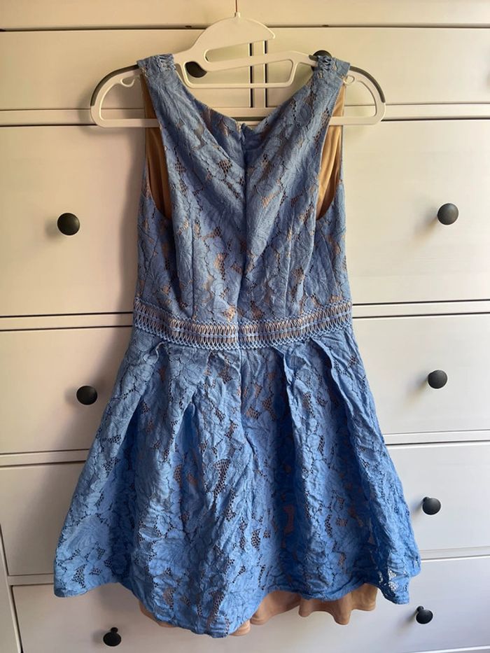 👗 Robe chic brodée Oasis bleue ciel - photo numéro 3