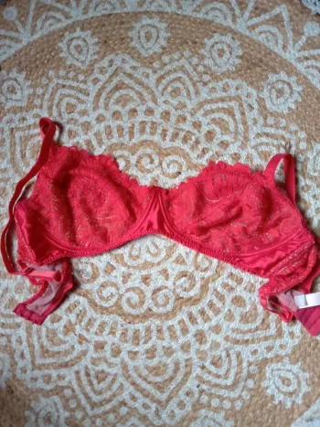Soutien gorge rouge dentelle sans armatures