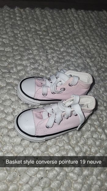 Basket style converse rose neuve Pointure 19