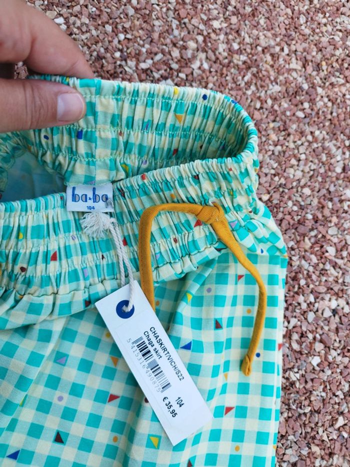 Jupe a carreaux neuve taille 104 - photo numéro 2