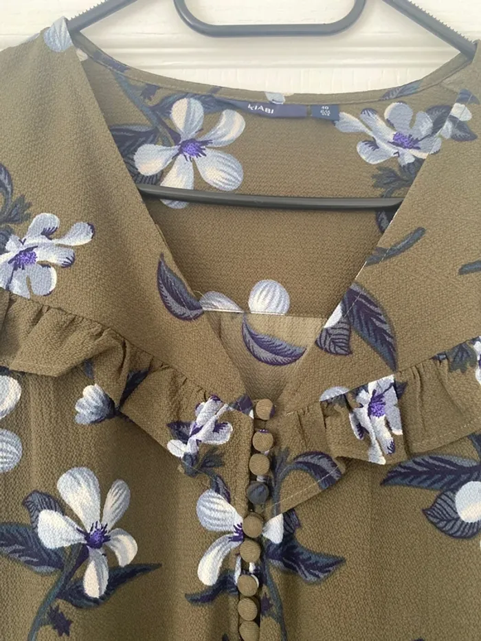 Robe fleurie à bouton - photo numéro 3