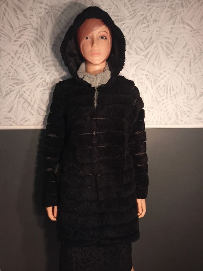 Manteau en fausse fourrure à capuche noir M(38/40)