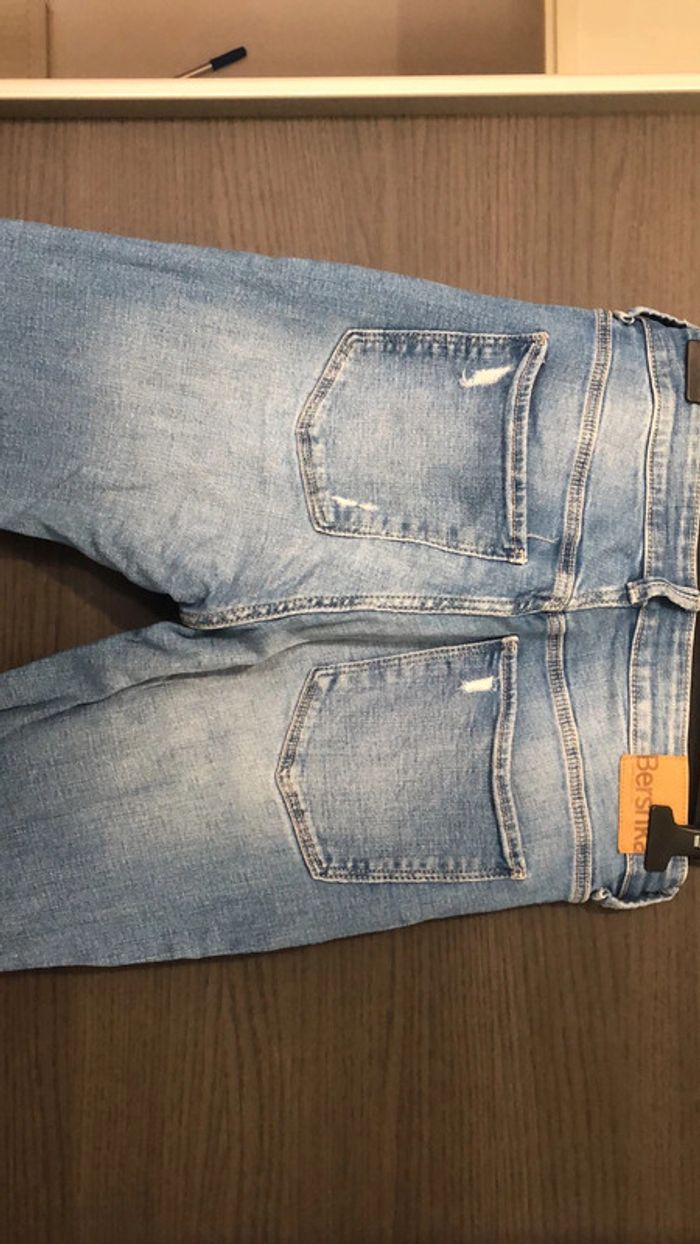 Jeans troué - photo numéro 6