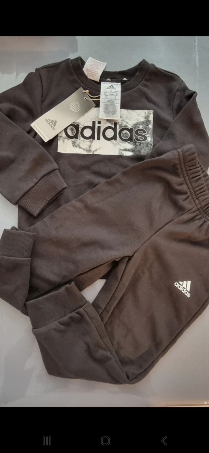 NEUF (non porté) 🏷😍🤩💙💙🏷superbe jogging molleton  ADIDAS mi saison Garçon 24 mois💙💙💙