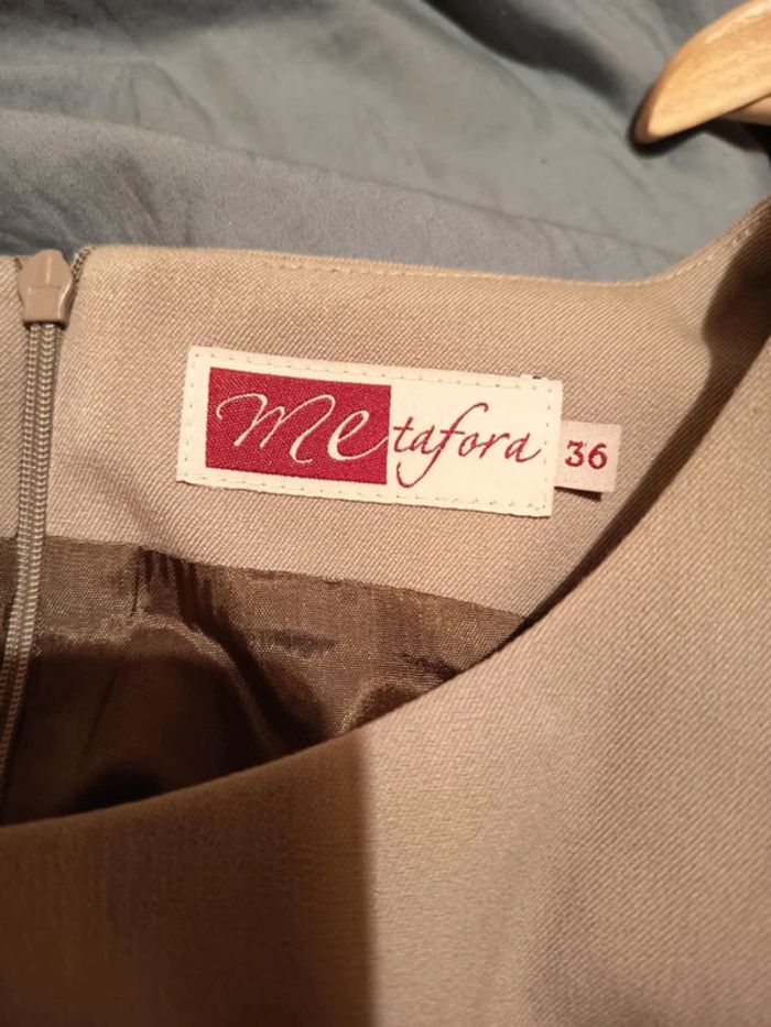 Robe sans manches . Marque Metaford. - photo numéro 2