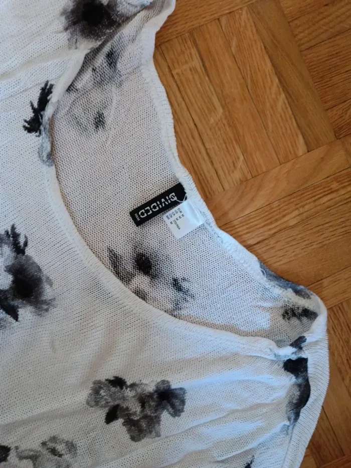 Pull léger fleurs noires T.M - photo numéro 2