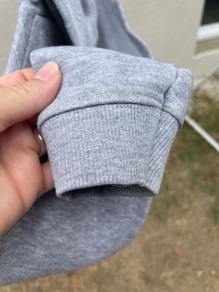 Très beau sweat-shirt Genova taille 5/6 ans - photo numéro 5
