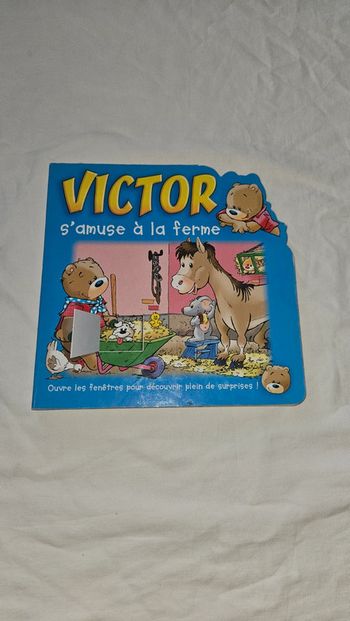 Livre enfant cartonné à fenêtres- Victor s'amuse à la ferme