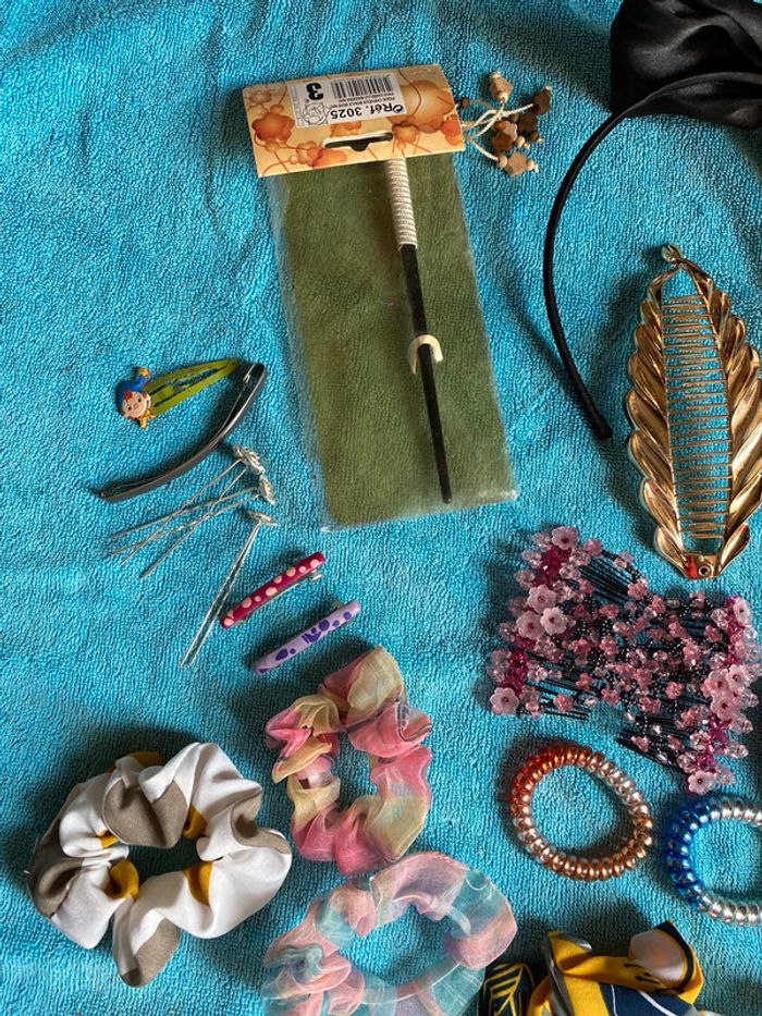 Gros lot d’accessoires pour cheveux TBE - photo numéro 2