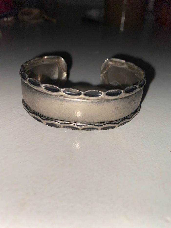 Bracelet en métal rigide argenté et noir - photo numéro 3
