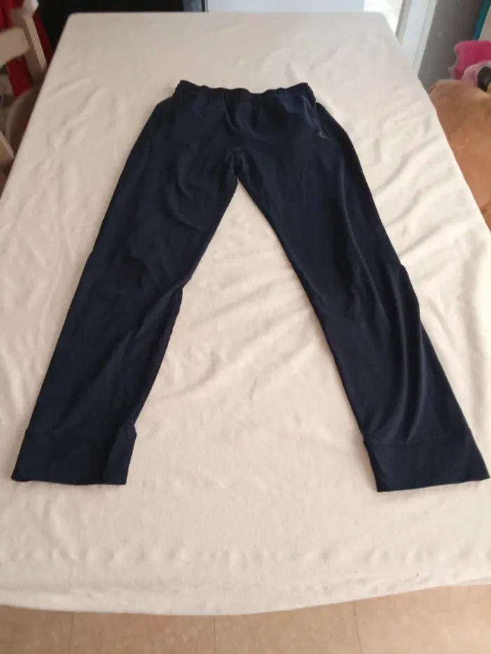 2 Jogging bleu marine taille : 14/15 ans