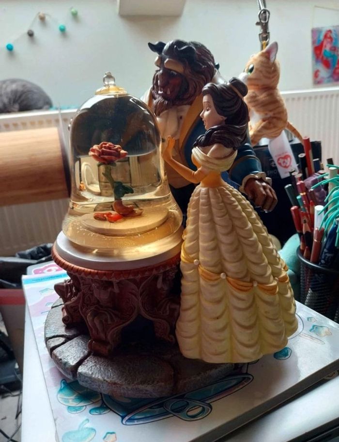 Snowglobe disney musicale la belle et la bete rare