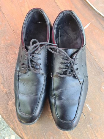 Chaussures. Homme. Taille 45. 1 éraflure