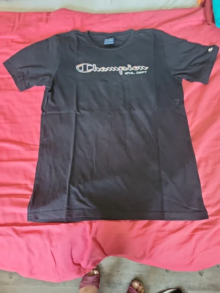 Tee-shirt champion taille 15/16 ans ou s