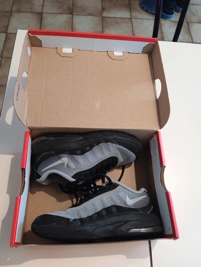 Baskets Nike Invigor pointure 28 - photo numéro 4