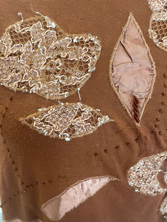 T-shirt femme marron – Manches 3/4 – Taille M – Broderies, strass & dentelle - photo numéro 2