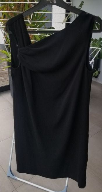 Robe noire Mango
