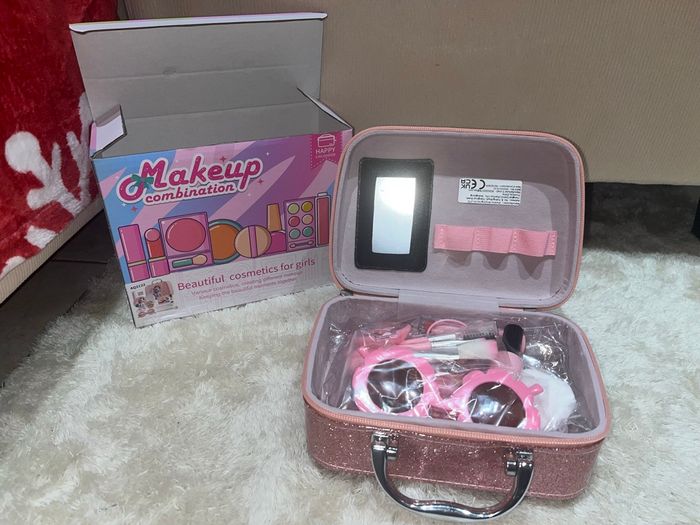 Valise faux maquillage pour enfant neuf - photo numéro 2