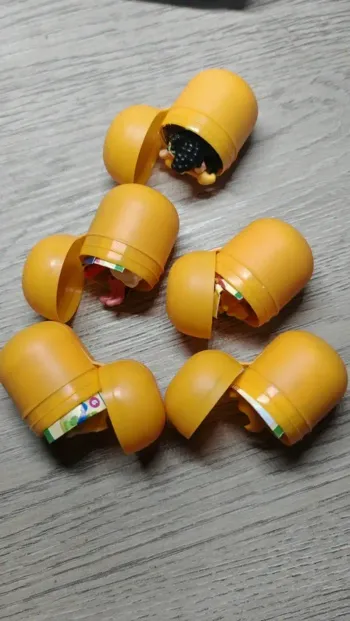 Lot de 5 jouets Kinder Surprise