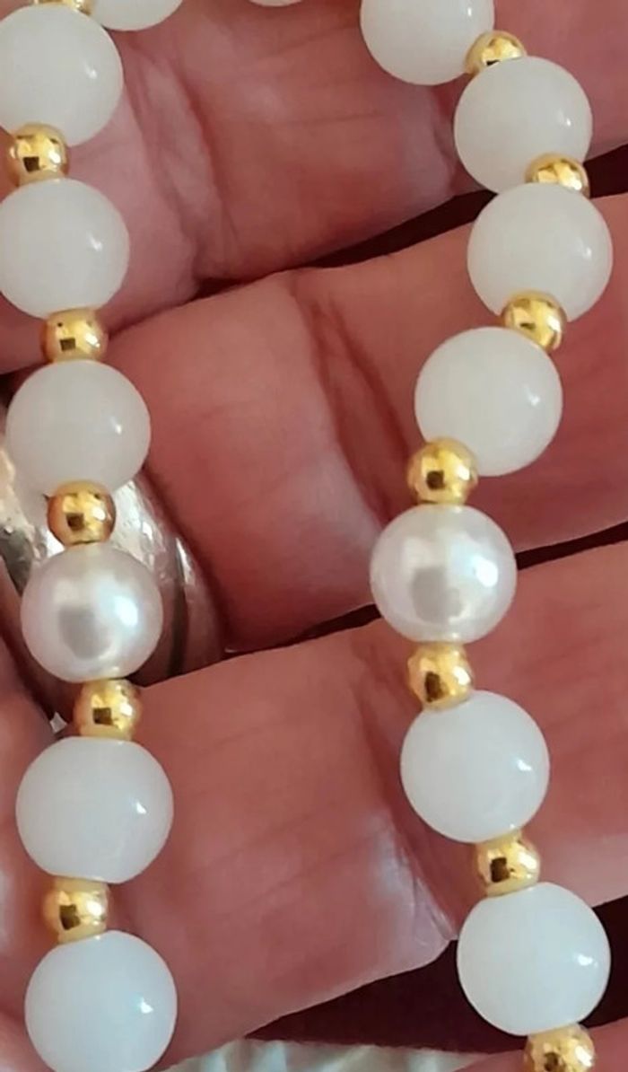 Bracelet perles et pendentif trèfle 4 feuilles, blanc/doré - photo numéro 4