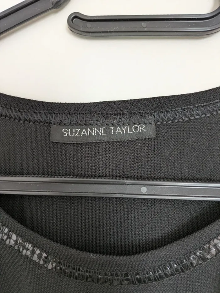 Top noir manches longues détails col – Suzanne Taylor – Taille S - photo numéro 3