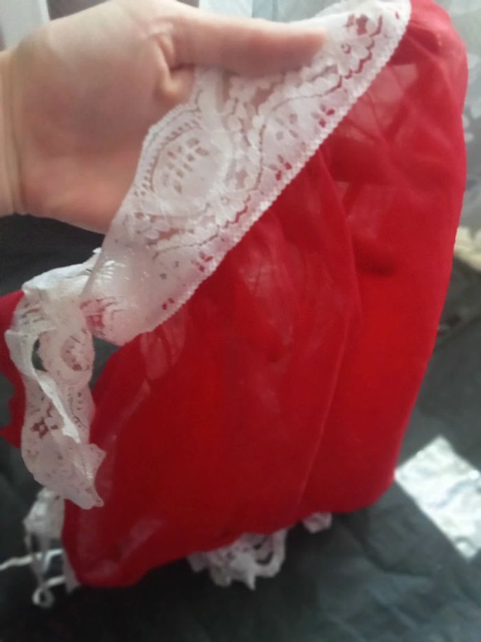 Nuisette rouge a dentelle - photo numéro 3