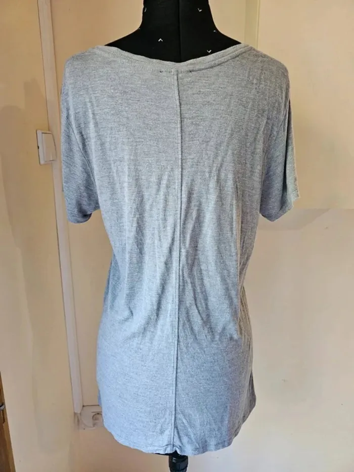 T-shirt Superdry femme gris pailleté col V - Taille M/38 - Coupe fluide - photo numéro 2