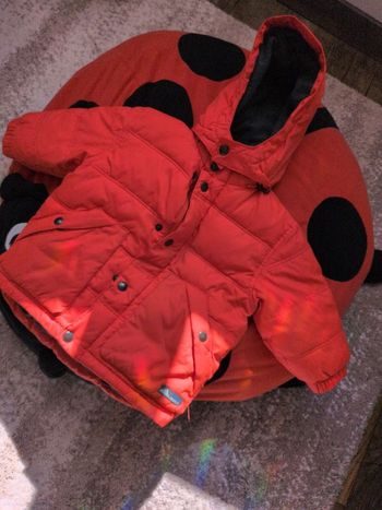 Doudoune enfant rouge à capuche – Très bon état 12-18mois