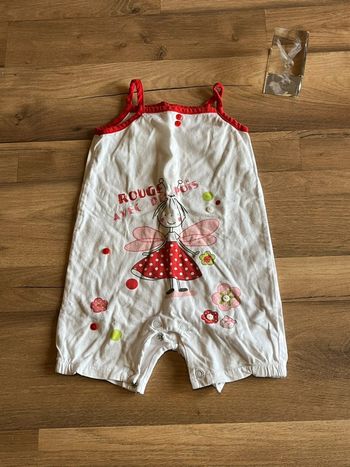 Je vend une combinaison été bébé fille 12 mois très bon etat