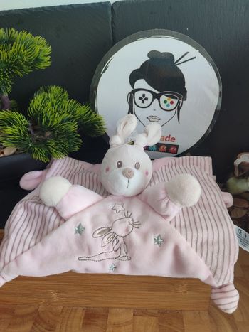 doudou lapin rose simba toys nicotoy marron rayé rayure carré plat noeud étoile