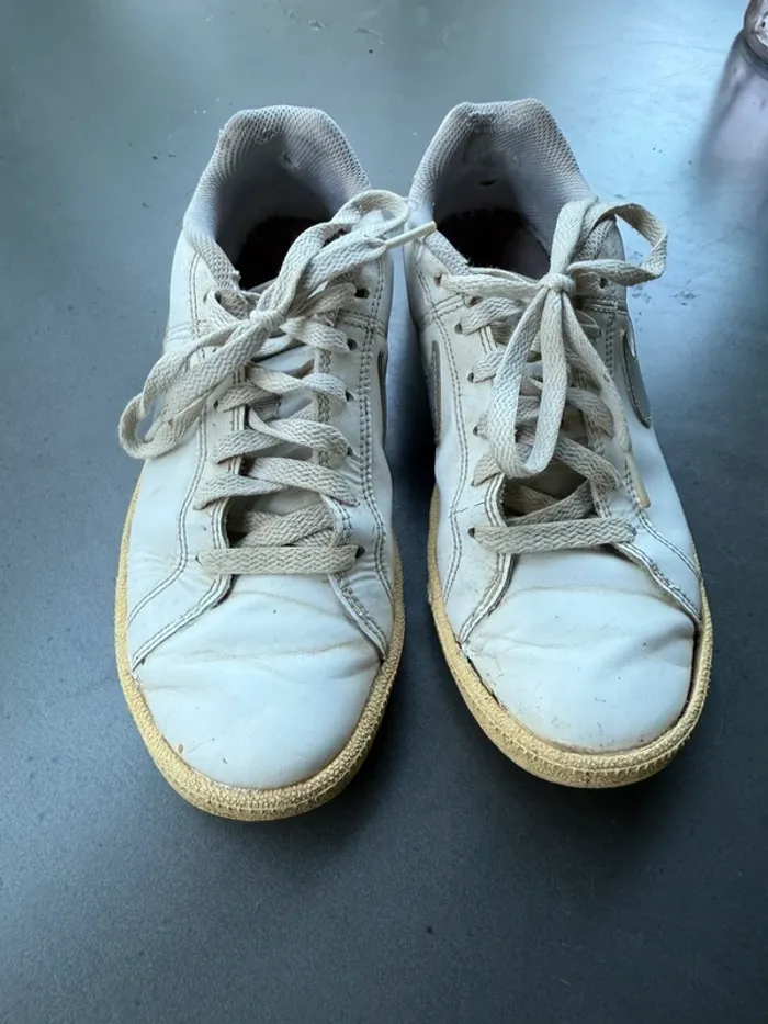 Basket Nike femme blanche avec virgule argenté pointure 38 - photo numéro 3