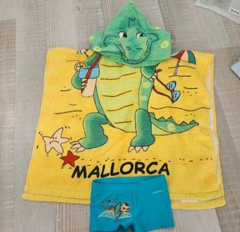 Sortie de bain et maillot