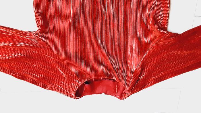 Vêtement femme haut top fête tee-shirt court manches 3/4 rouge brillant Gémo taille M - photo numéro 2