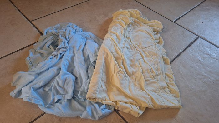 Lot de 2 drap 1 bleu et 1 jaune en tissus