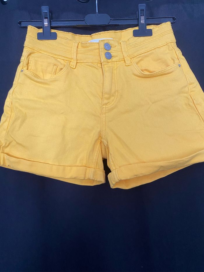 Short en jean jaune