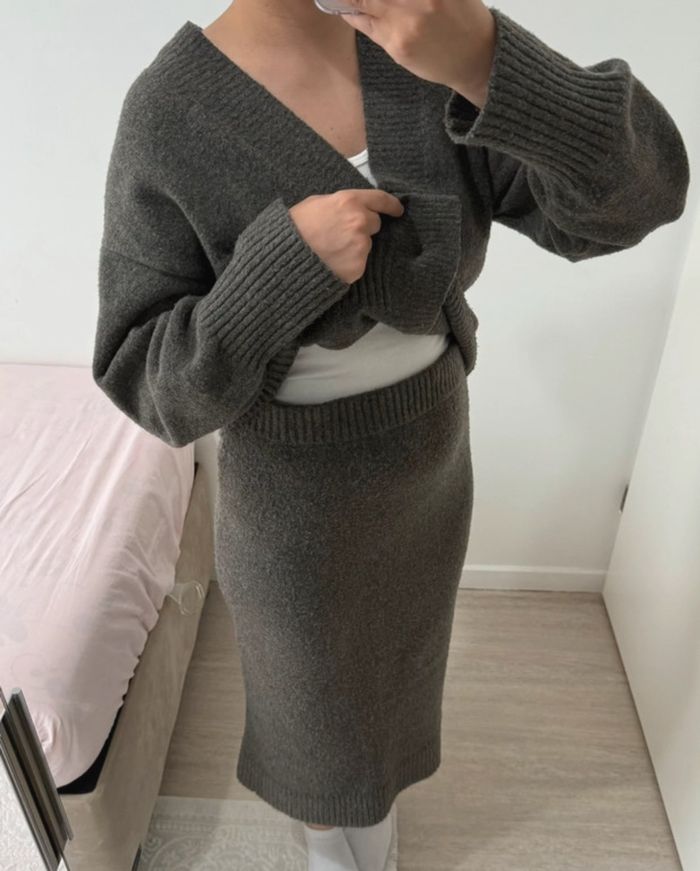 Ensemble pull et jupe gris foncé H&M - photo numéro 2