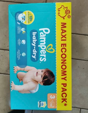 Un carton T3 Baby dry 