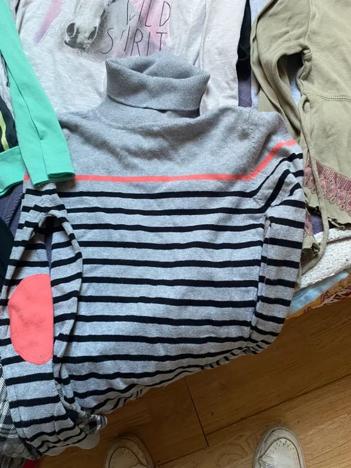 7 tee shirt manches longues + 1 gilet 14 ans - photo numéro 5