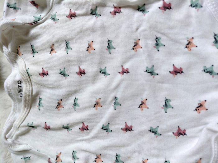 lot de 2 bodies Gémo taille 6 mois - photo numéro 3