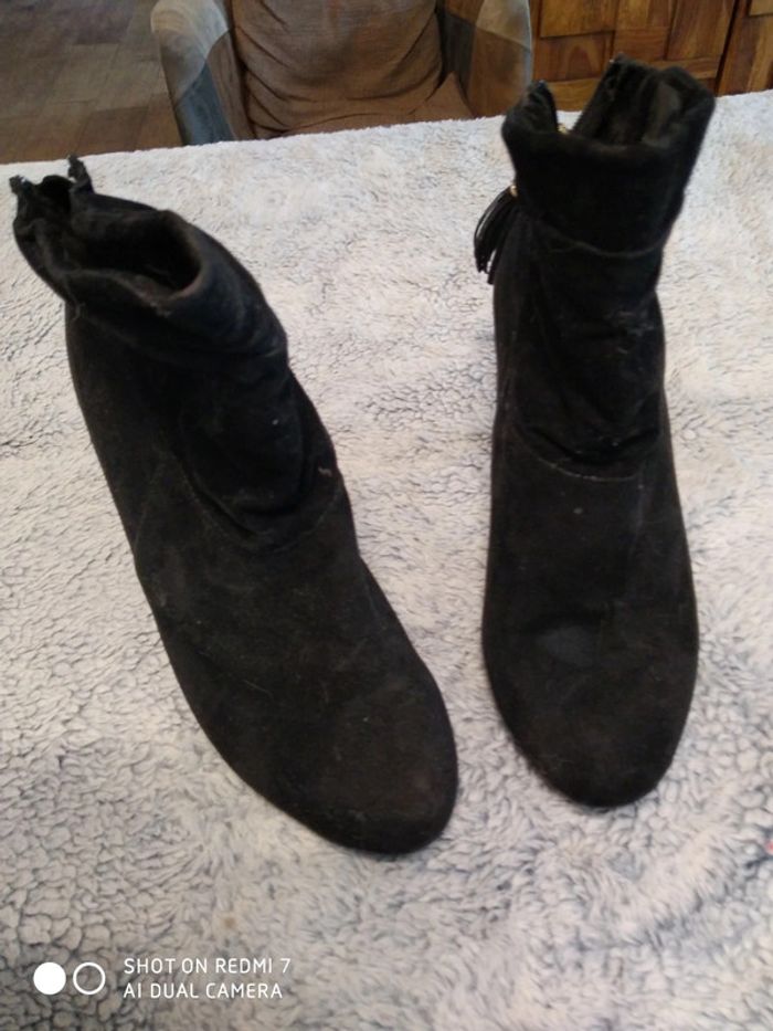 Jolies boots noires pompons fermeture arrière - photo numéro 2