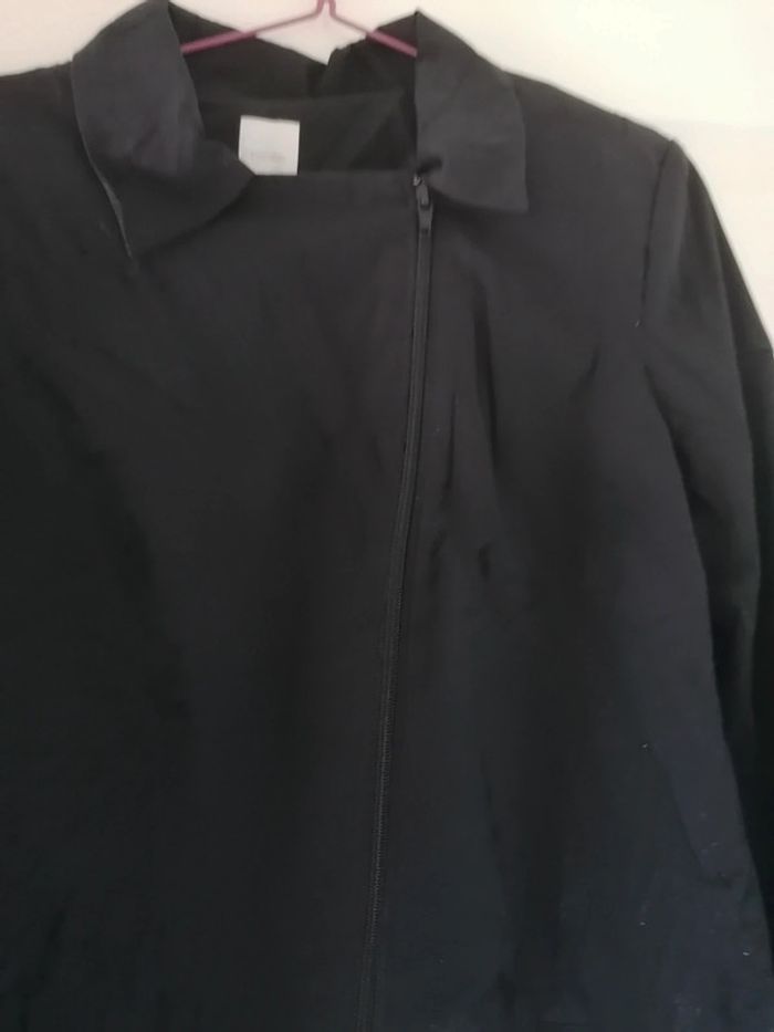 Veste taille 42 portée une ou 2 fois comme neuve - photo numéro 3