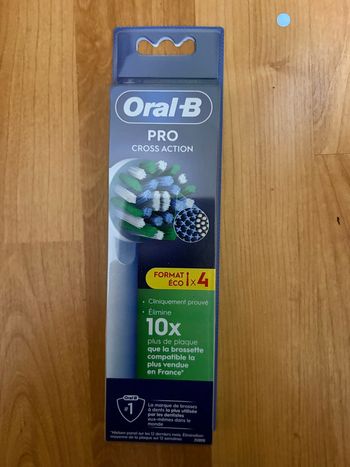 Lot de 4 brossettes oral B 