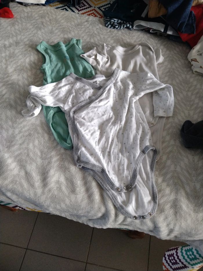 Lot 3 bodys Kiabi 6 mois
