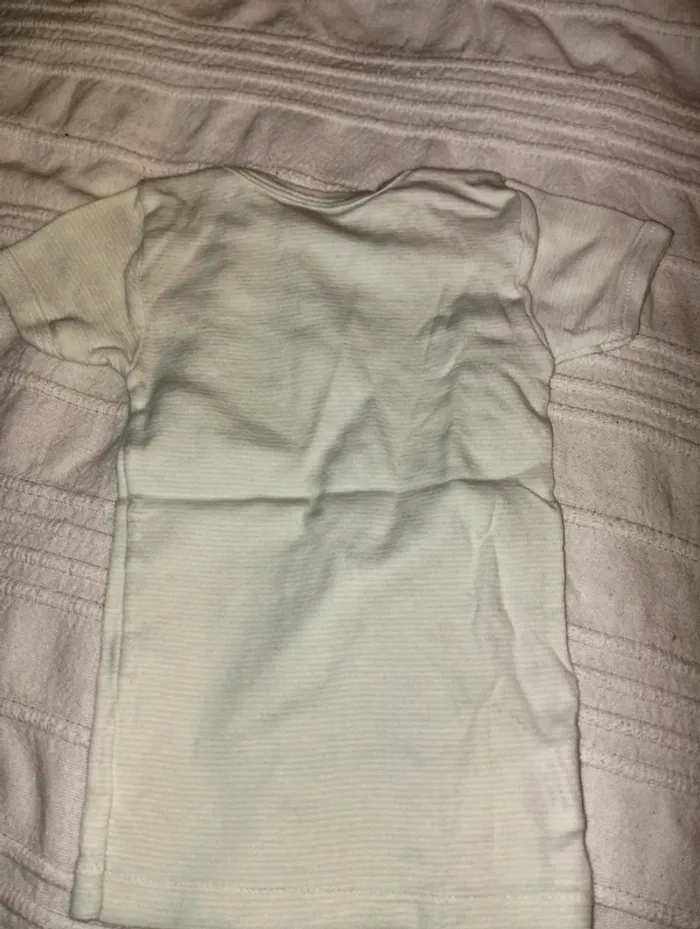 Lot 3 bodies et 1 t-shirt  Petit bateau - photo numéro 14