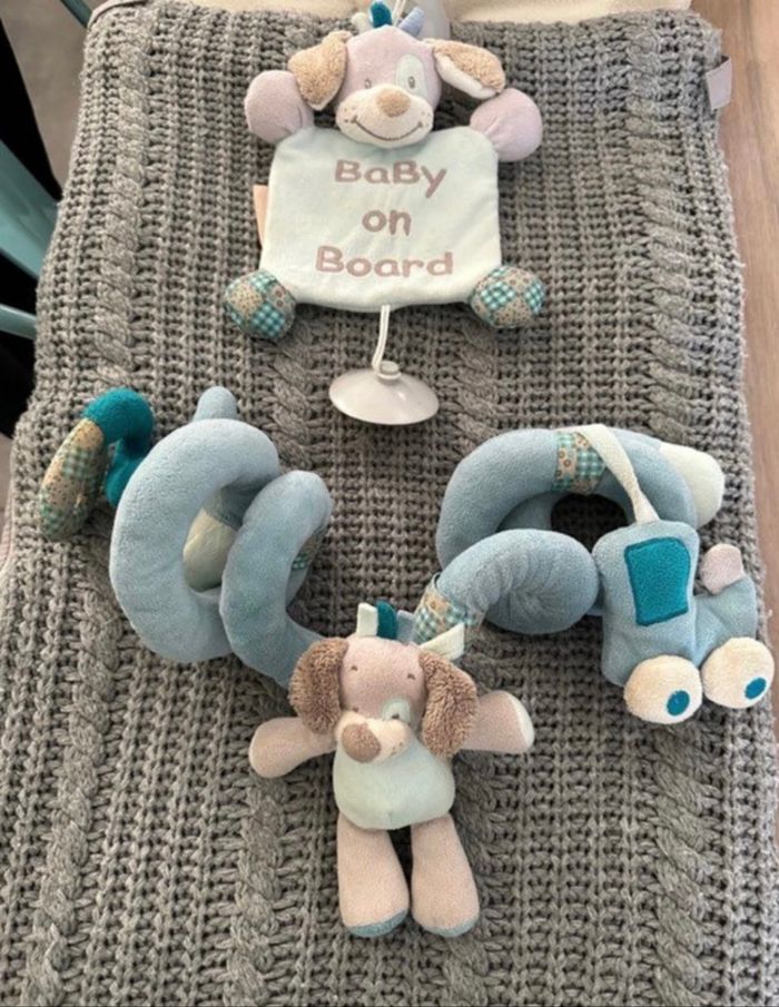 Lot Jeu peluche cosy ou arche avec peluche pour voiture assortie Nattou