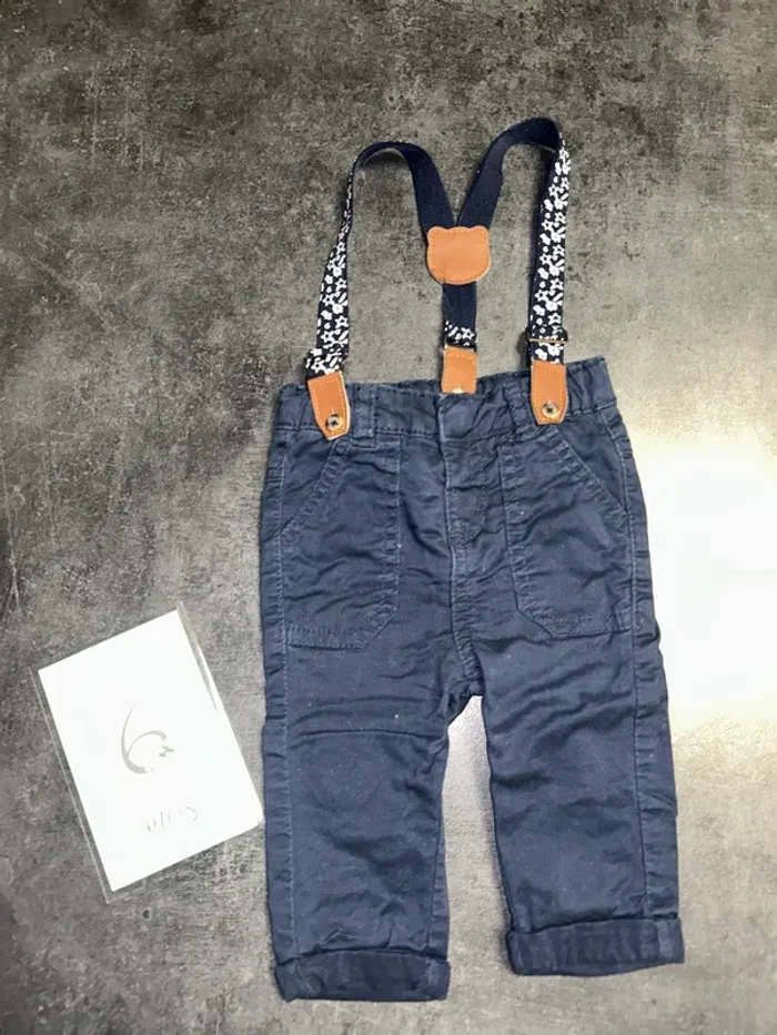 Pantalon à bretelles