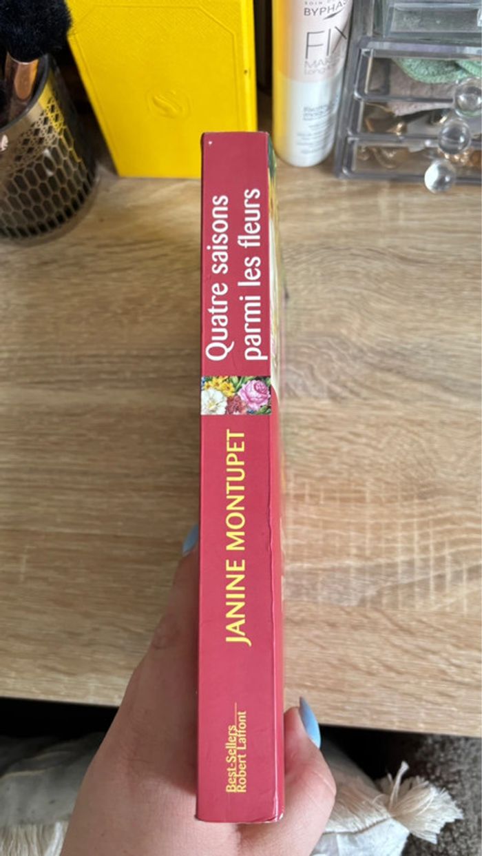 Livre « quatre saisons parmi les fleurs » en bon état - photo numéro 4