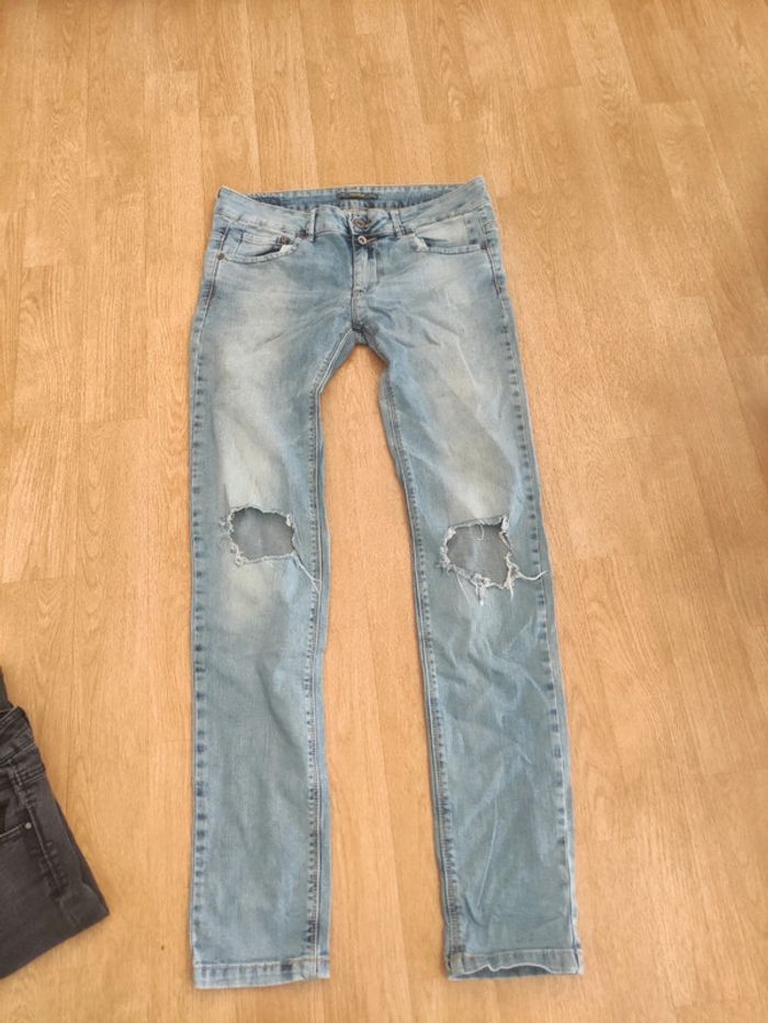Jean pull and Bear taille 38 style troué