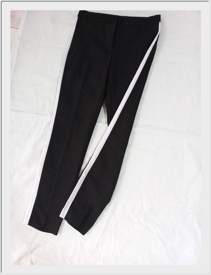 Pantalon Zara Basic S noir avec bandes latérales blanches - Coupe élégante - photo numéro 3