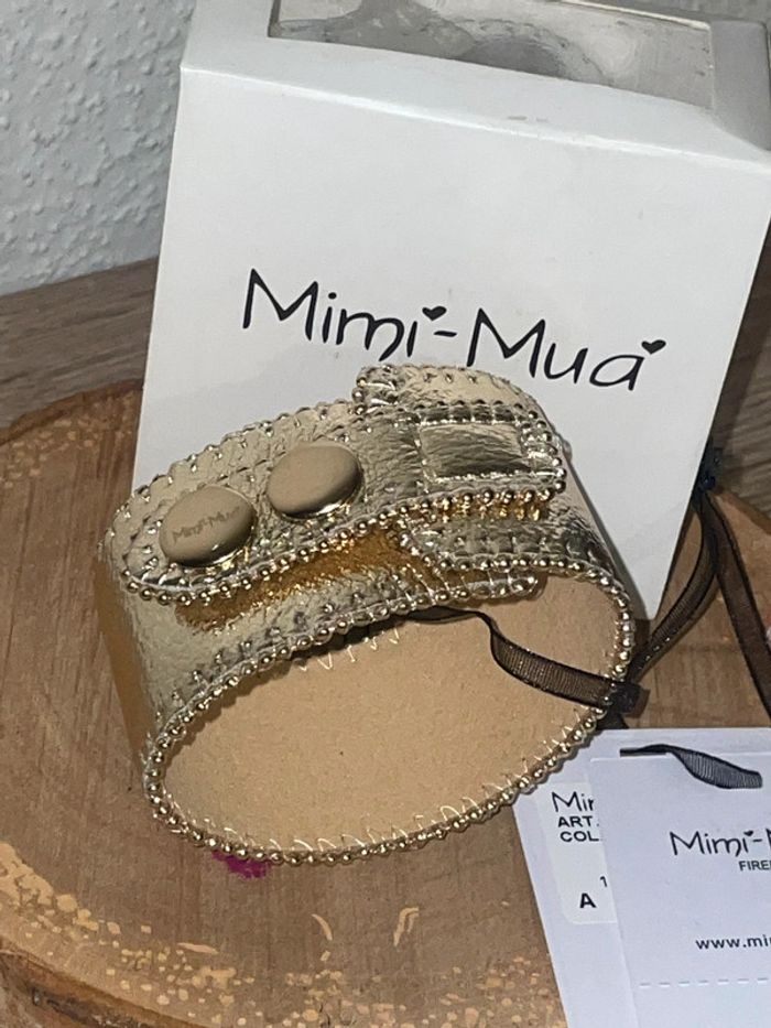 Bracelet doré, Mimi Mua